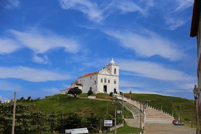 Igreja no alto do morro, em Saquarema
